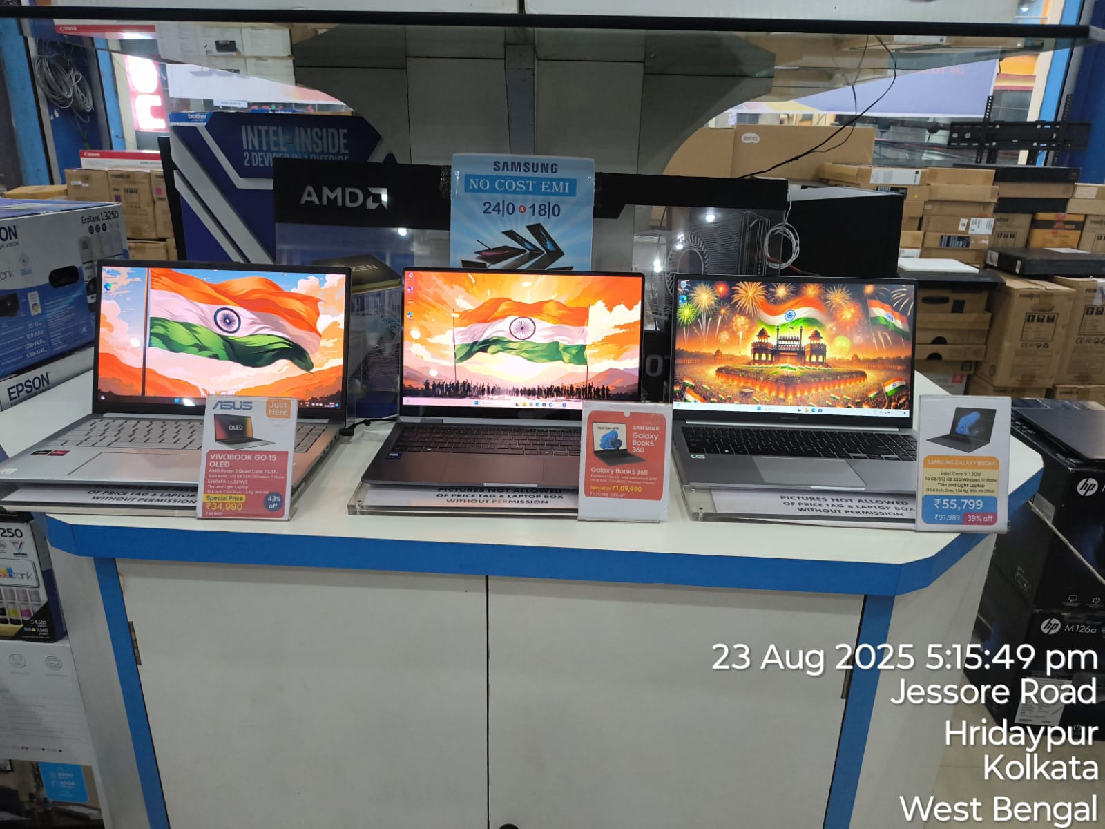Multiple laptops showcased on the Syscom Infotech display counter