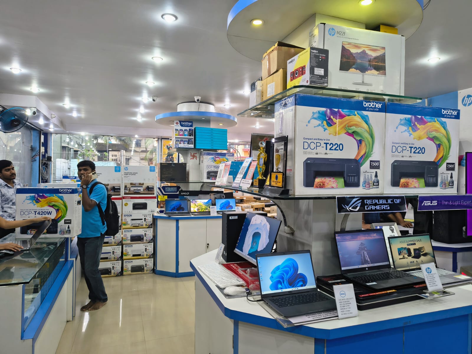 Laptops, printers and accessories displayed inside Syscom Infotech